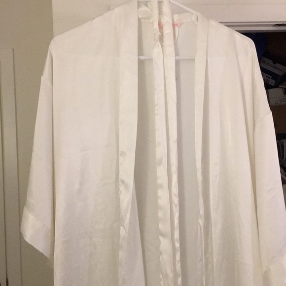 Victoria Secret Robe - Picture 2 of 3